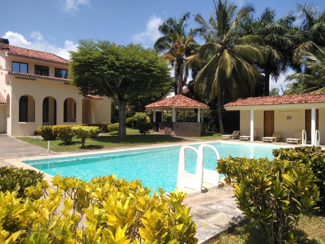 Jua Baharini Bed & Breakfast Malindi Bagian luar foto