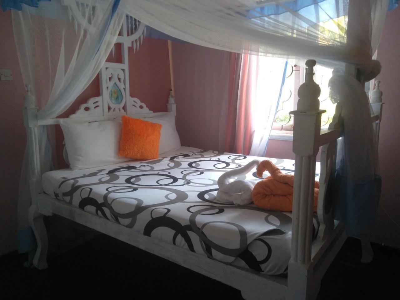 Jua Baharini Bed & Breakfast Malindi Bagian luar foto