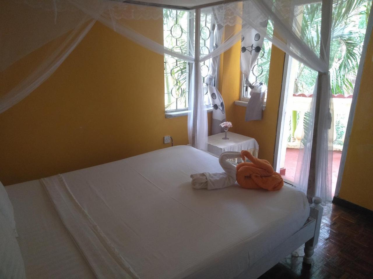 Jua Baharini Bed & Breakfast Malindi Bagian luar foto