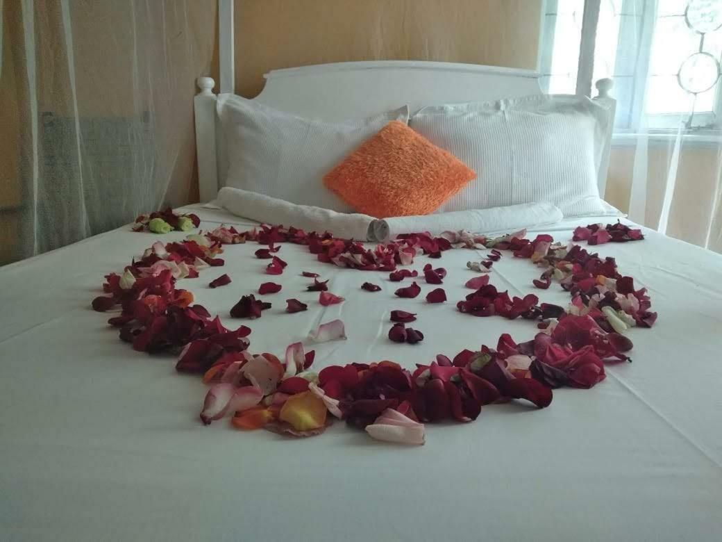 Jua Baharini Bed & Breakfast Malindi Bagian luar foto